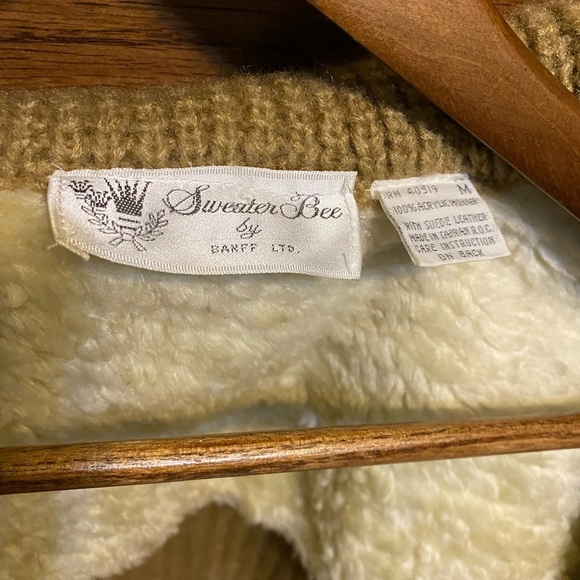 Banff Ltd Suede Vest Sweater Bee Women’s Size Medium - Picture 4 of 7